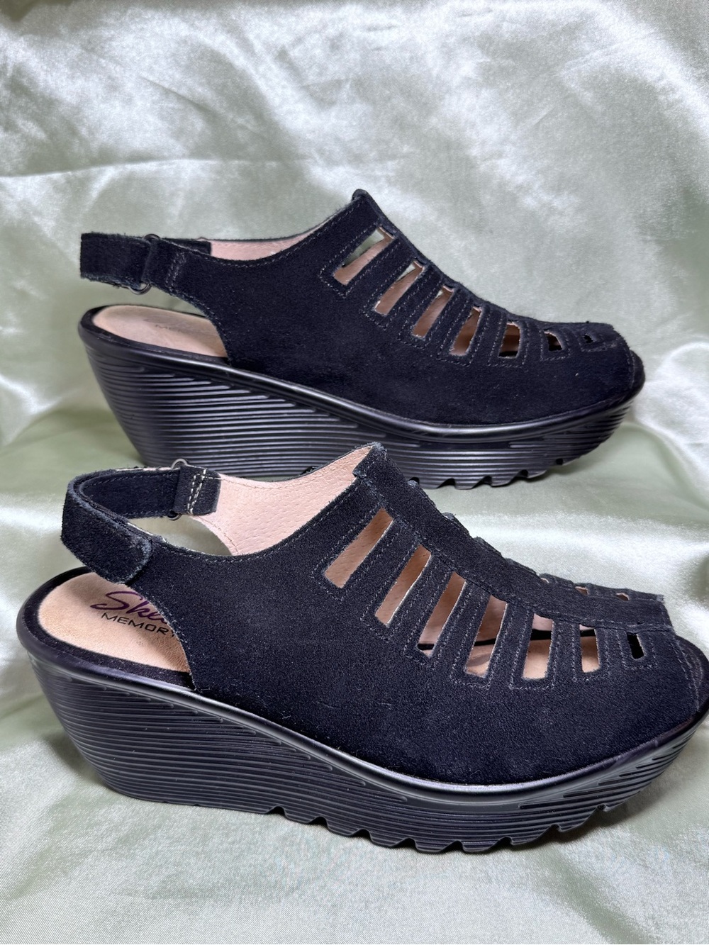 Skechers Parallel Trapezoid Suede Wedge Sandals Black Size 6 Women’s